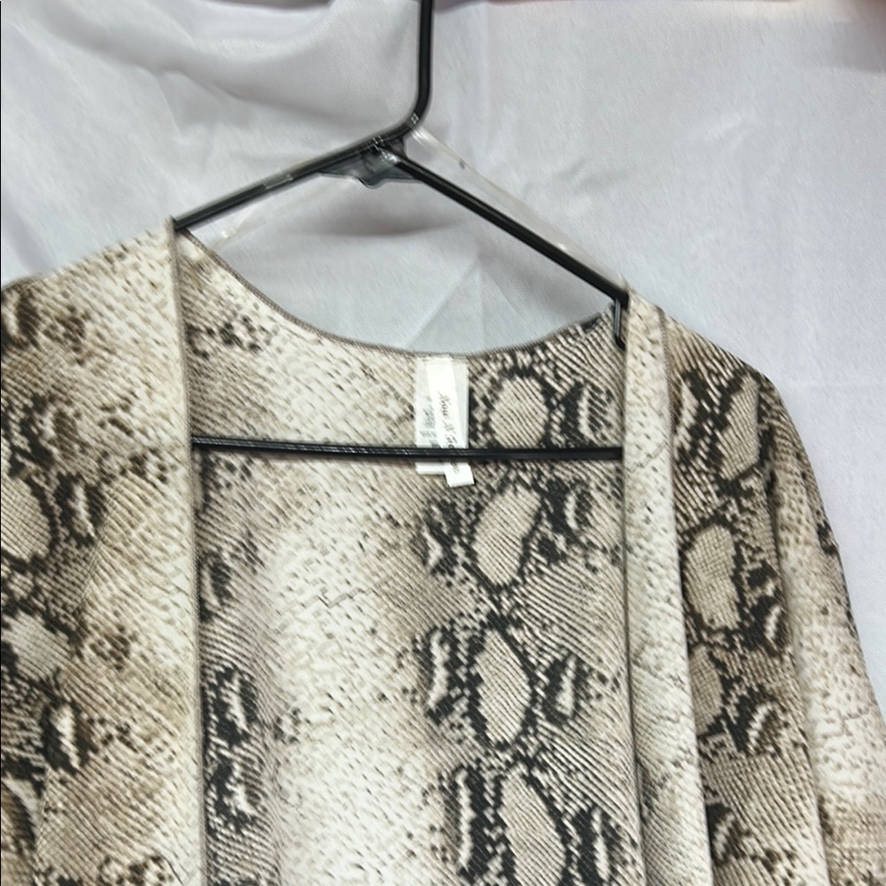 Chic Beige Snake Print Blazer